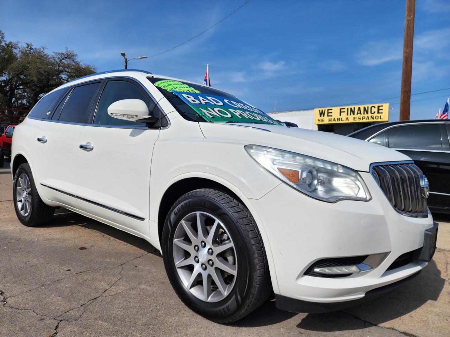 2014 WHITE Buick Enclave Leather (5GAKRBKD2EJ) with an 3.6L V6 DOHC 24V engine, 6-Speed Automatic Overdrive transmission, located at 2660 S.Garland Avenue, Garland, TX, 75041, (469) 298-3118, 32.885551, -96.655602 - Photo#1